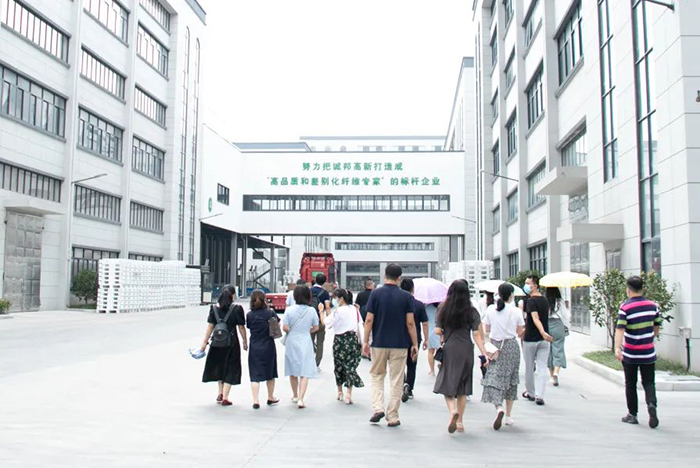 西纺柯桥研究院一行来诚邦高新旅行交流-豪门国际官网